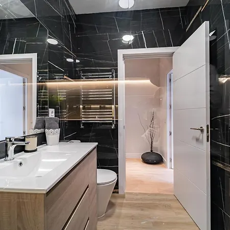 Edsam Black Apartment *