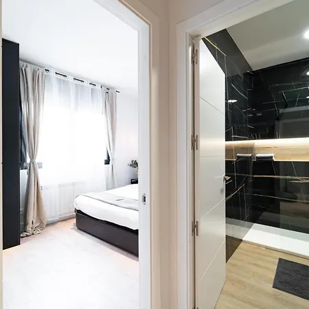 Edsam Black Apartment *