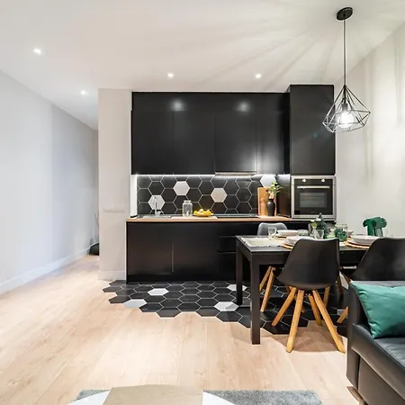 Edsam Black Apartment *