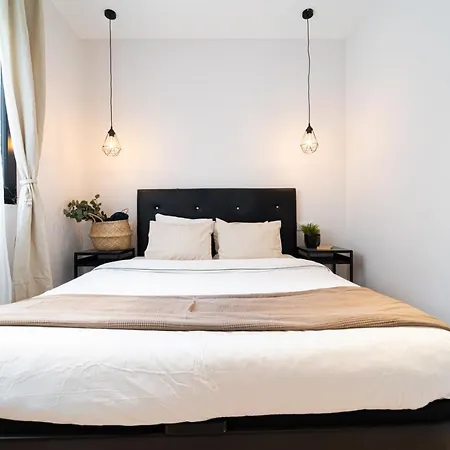 Edsam Black Apartment *