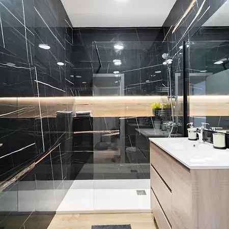 Edsam Black Apartment Madrid
