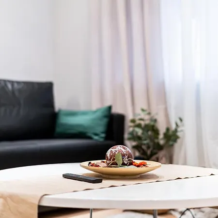 Edsam Black Apartment Madrid