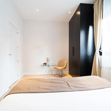 Apartment Edsam Black