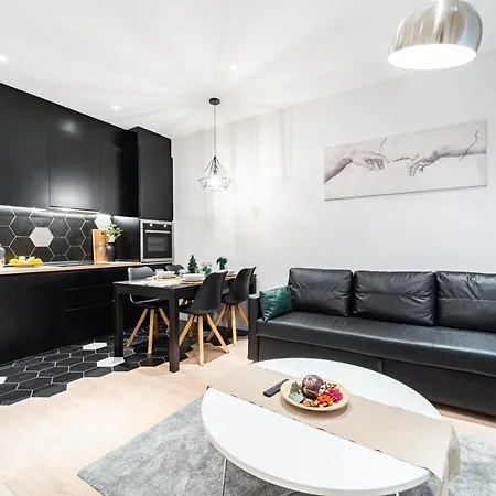 Edsam Black Apartment Madrid