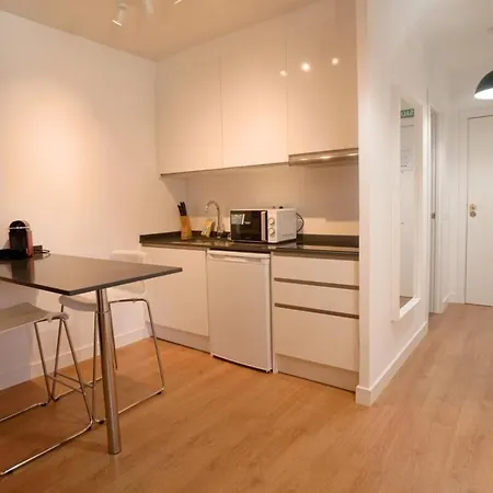 Cozy Studio Near To Airport Apartment *