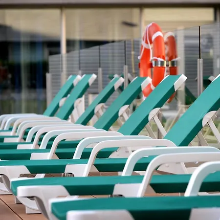 Axor Barajas Hotel 4*