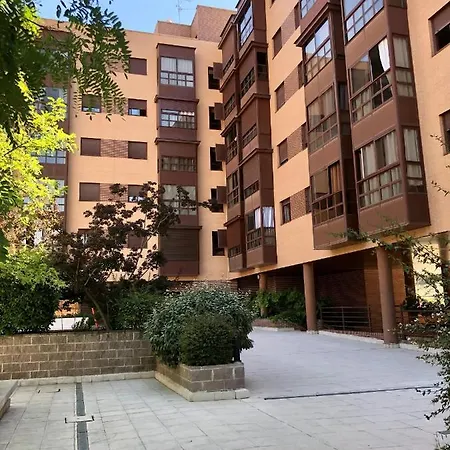 Wanda Ifema Con Parking Y Piscina * Madrid