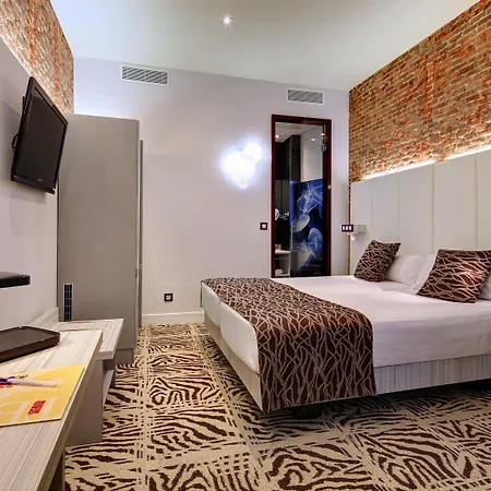Petit Palace Lealtad Plaza Hotel 4*