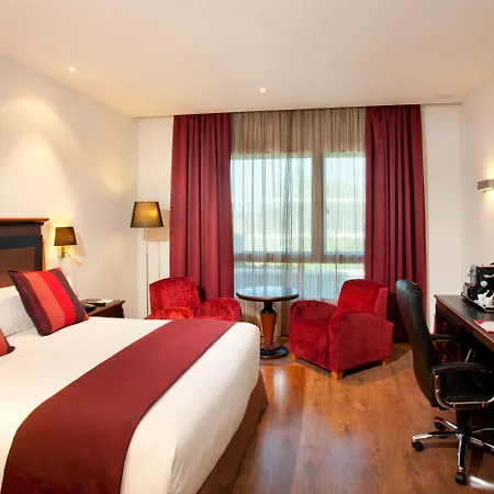 Crowne Plaza Airport 4*