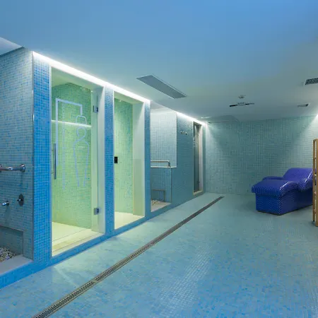 Axor Barajas 4* Мадрид