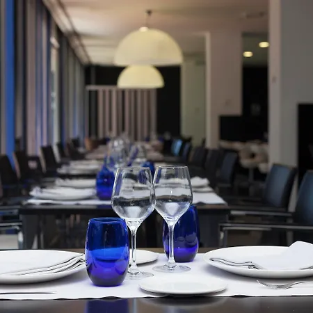 Axor Barajas 4* Мадрид