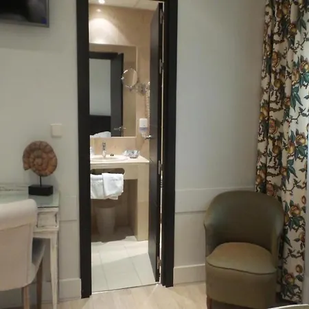 Hotel Moderno Puerta Del Sol 3*