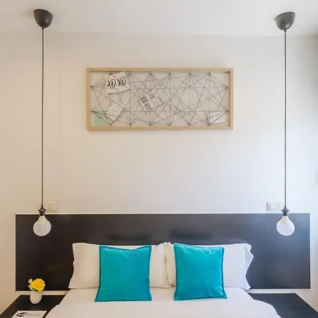 Ayz Villegas - Auto Check-in * Madrid