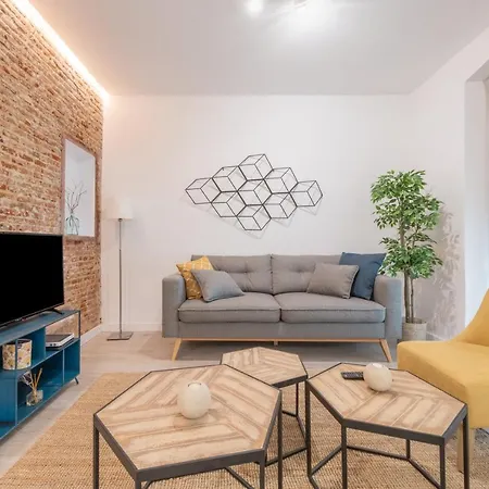 Bright And Modern- 2 Bedrooms 1bathroom- Mintystay - Bocangel Madrid