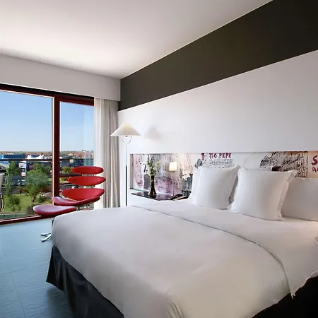 Hilton Airport 4*