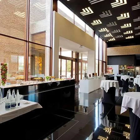 Hilton Airport Hotel 4*