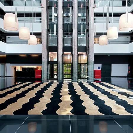 Hilton Airport 4*