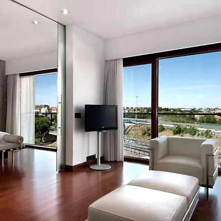 Hilton Airport Hotel 4*