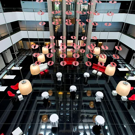 Hilton Airport Hotel 4*