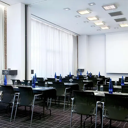 Hilton Airport 4*