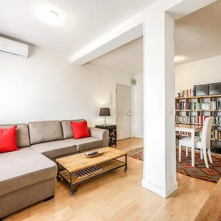 Apartment En Plaza De Ventas *
