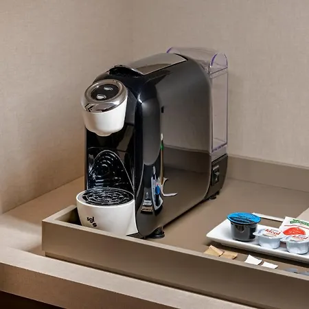 Hotel Ac Avenida De America By Marriott 3*