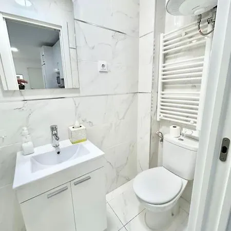 Apartment Metro Avenida De America 09 *