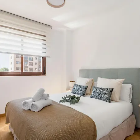 Apartment Charming Airport Iv