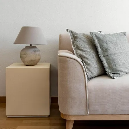 Charming Airport Iv Apartment