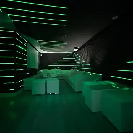 Duplex Para 8 Personas Con Sauna Jacuzzi Y Cine * Madrid