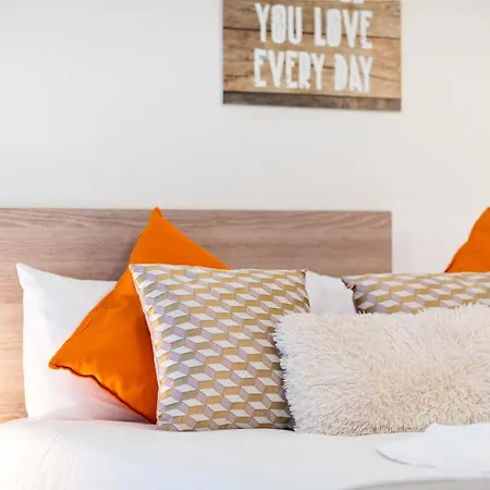 Oshun Sanchinarro Apartment