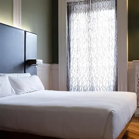 Petit Palace Lealtad Plaza Hotel
