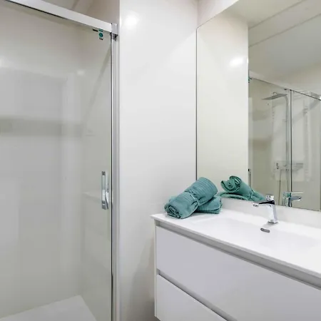 Apartamento Avenida De San Luis 25, Design And Comfort In The True Style Of Madrid, Book Your Getaway Now!