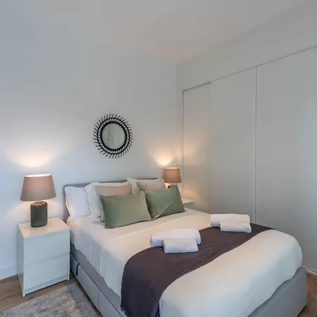 Apartamento Avenida De San Luis 25, Design And Comfort In The True Style Of Madrid, Book Your Getaway Now!
