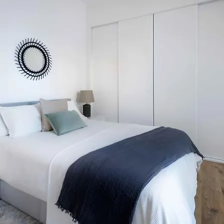 Avenida De San Luis 25, Design And Comfort In The True Style Of Madrid, Book Your Getaway Now! Madrid