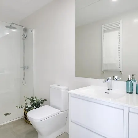Apartamento Avenida De San Luis 25, Design And Comfort In The True Style Of Madrid, Book Your Getaway Now!