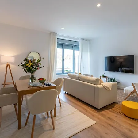 Avenida De San Luis 25, Design And Comfort In The True Style Of Madrid, Book Your Getaway Now! Apartamento Madrid