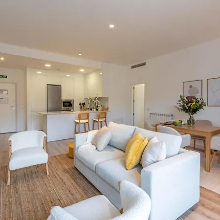 Avenida De San Luis 25, Design And Comfort In The True Style Of Madrid, Book Your Getaway Now!