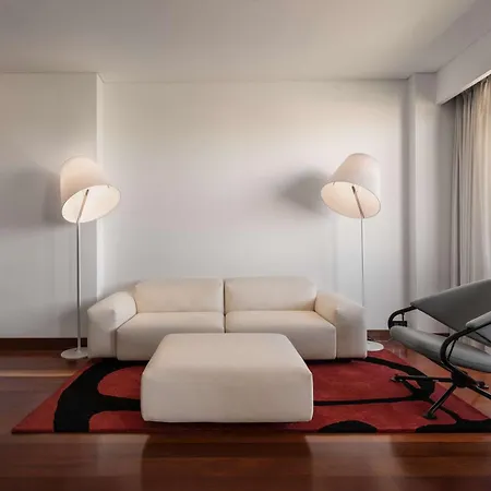 Hilton Airport Hotel 4*