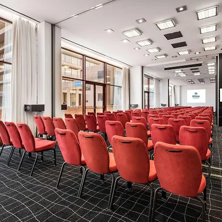 Hotel Hilton Airport 4*