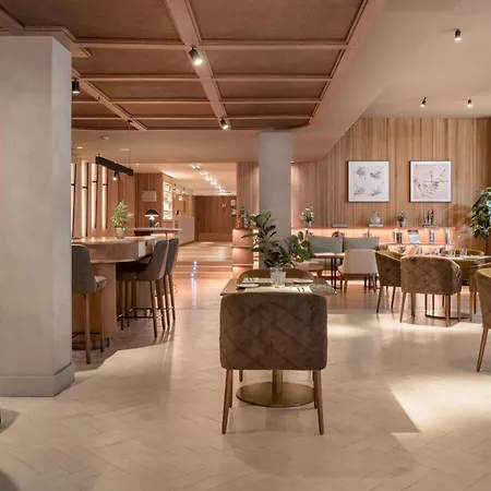 Hotel Ac Avenida De America By Marriott Madryt