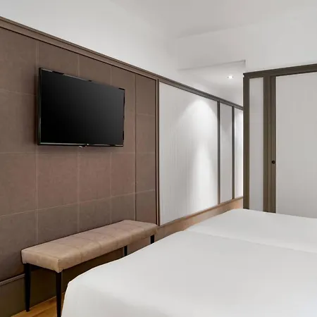 Hotel Ac Avenida De America By Marriott 3*