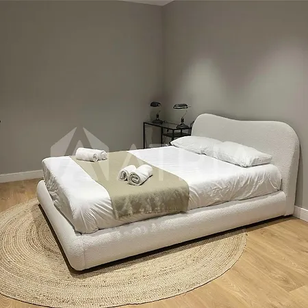 Beautiful 10 Min Walk To Bernabeu Stadium Apartment Madrid