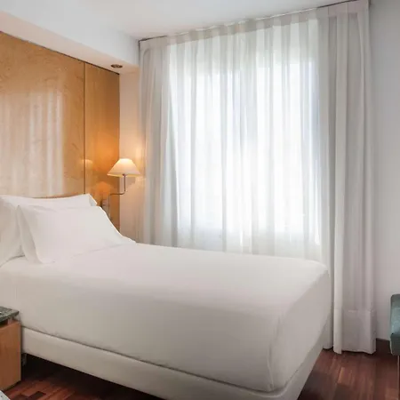 Nh Paseo De La Habana Hotel 4*