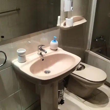 Y Estudios Torr En - Chamartin Con Wifi Gratis Apartment