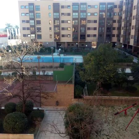 Aeropuerto Ifema 3 Apartment *