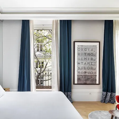 One Shot Recoletos Otel 4*
