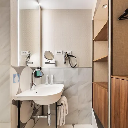 One Shot Recoletos 4* Madrid