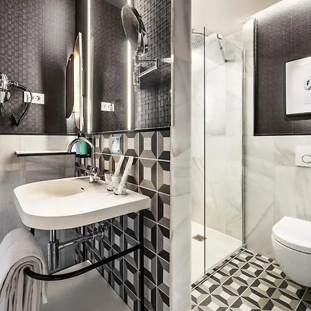 One Shot Recoletos Otel