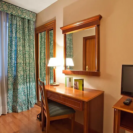 Hotel Room Mate Macarena, Madrid Gran Via 3*